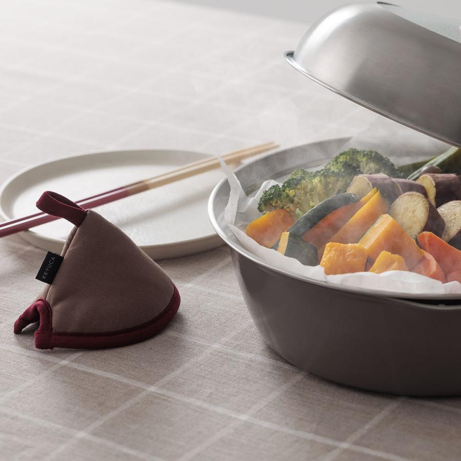 滑り止め ループ紐付き 鍋蓋つまみ オーブン 安定したつまみ心地 かわいい 調理道具｜ 耐熱ゴム付き三角ミトン  KEYUCA(ケユカ) | KEYUCA | 05