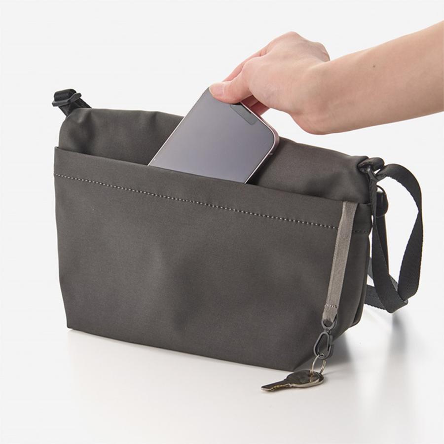 KEYUCA（ケユカ） ショルダーバッグ 撥水 軽量 メンズ レディース