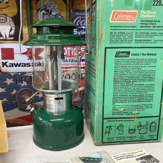 COLEMAN 220J ビンテージランタン ケース付 コールマン 1979年製 Coleman（コールマン） ランタン 1979年5月 220J 箱 取説等付き 整備