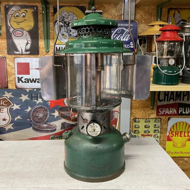 Coleman コールマン ランタン 1951年10月 220E ハンドル付き Coleman コールマン ランタン 1951年10月 220E ハンドル付き