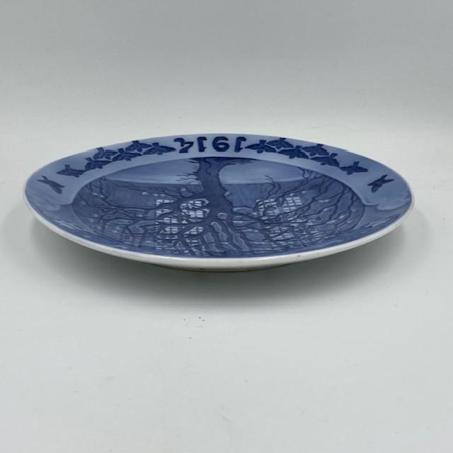 1914年 「教会の木に止まるスズメ達」 イヤープレート ロイヤルコペンハーゲン ROYAL COPENHAGEN（ロイヤルコペンハーゲン） 【ヒビ有り】ロイヤル