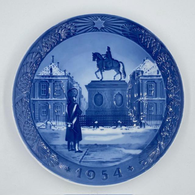 ロイヤルコペンハーゲン 1954年 イヤープレート アマリエンボー宮殿 ROYAL COPENHAGEN（ロイヤルコペンハーゲン） イヤープレート 1954年