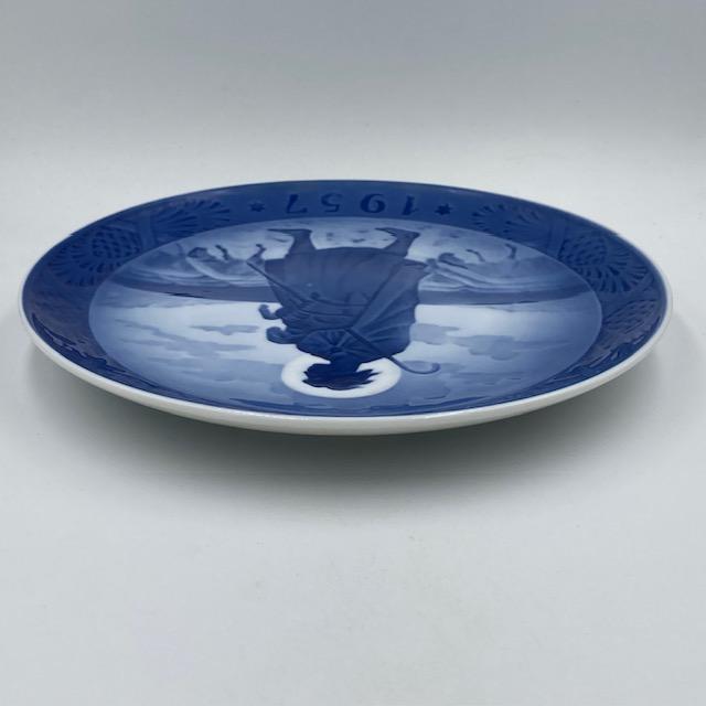 ROYAL COPENHAGEN（ロイヤルコペンハーゲン） イヤープレート 1957年