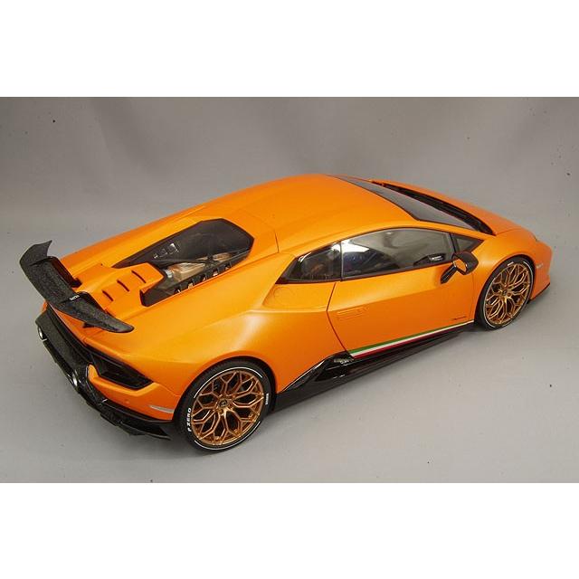 オートアート　ウラカン　ペルフォマンテ　ミニカー　1/18 1/12の大きさ感！ ﻿ 1/12 ランボルギーニ ウラカン ペルフォマンテ