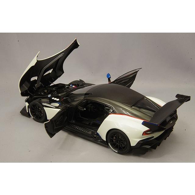 1/18 アストンマーチン ヴァルカン　完成品 Amazon | AUTOart 1/18 アストンマーチン ヴァルカン メタリック