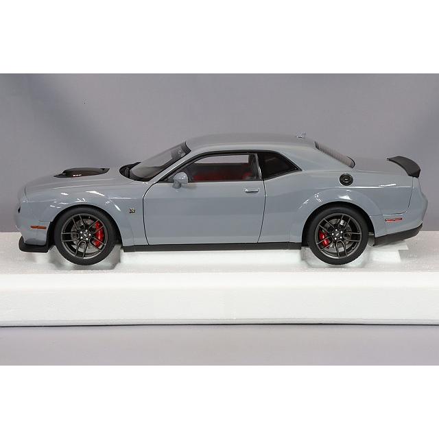 オートアート コンポジット 1/18 ダッジ チャレンジャー R/T