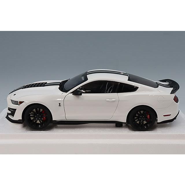 オートアート コンポジット 1/18 フォード マスタング シェルビー GT500 ホワイト/ブラックストライプ |  | 01