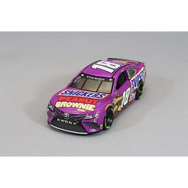 ライオネルレーシング 1/64 トヨタ カムリ "スニッカーズ ピーナッツブラウニー" 2021 NASCAR #18 K.ブッシュ｜kidbox｜02