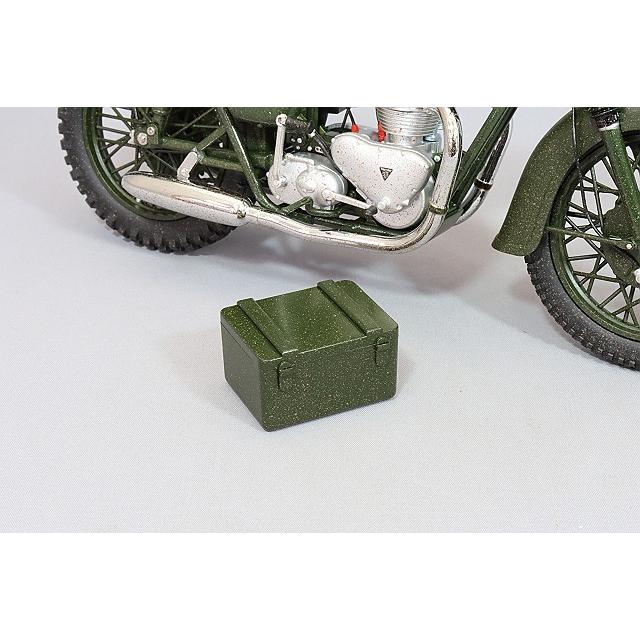 コーギー 1/12 トライアンフ TR6 トロフィー (風化塗装) 映画 コーギー 1/12 トライアンフ TR6 トロフィー (風化塗装) 映画