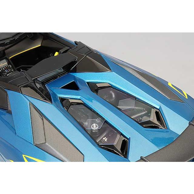 アイドロン 1/18 ランボルギーニ アヴェンタドール LP750-4 SV