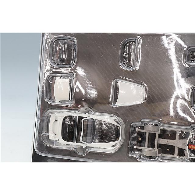 海外並行品 MOTORHELIX 1/64 ホンダ S2000 タイプS ホワイト : キッド