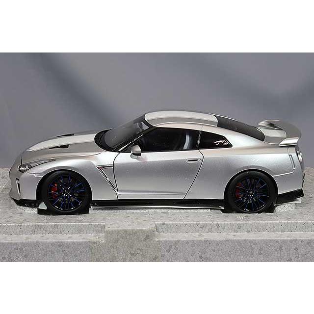 MOTORHELIX 1/18 日産 GT-R R35 50thアニバーサリー アルティメイト