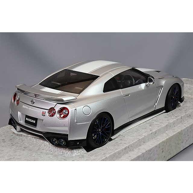MOTORHELIX 1/18 日産 GT-R R35 50thアニバーサリー アルティメイト