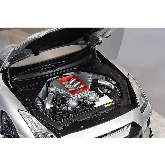 MOTORHELIX 1/18 日産 GT-R R35 50thアニバーサリー アルティメイト