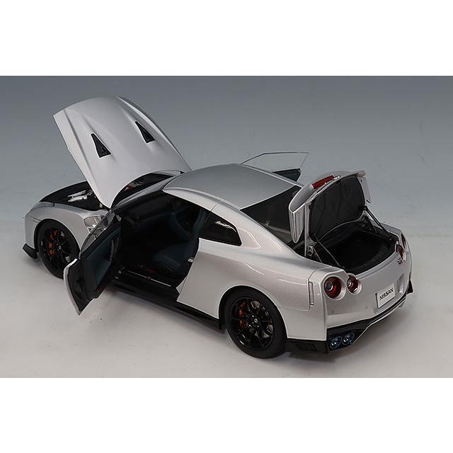 MOTORHELIX 1/18 日産 GT-R (R35) トラックエディション Engineered By