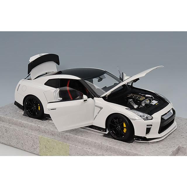 MOTORHELIX 1/18 日産 GT-R (R35) トラックエディション エンジニ