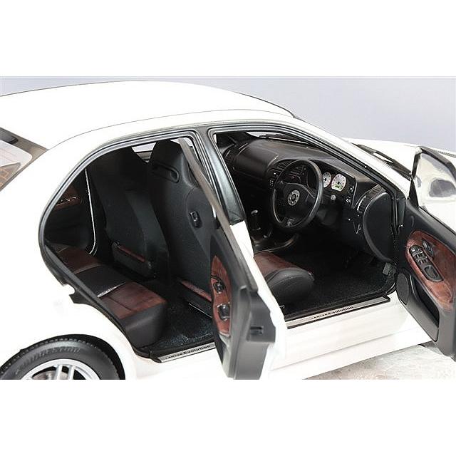 MOTORHELIX 1/18 三菱 ランサーエボリューション IV スコシアホワイト