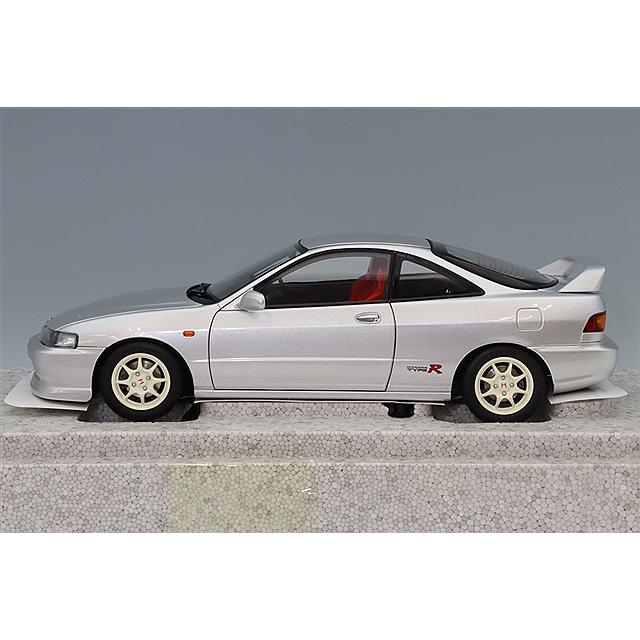 MOTORHELIX 1/18 ホンダ インテグラ タイプR (DC2) 前期型 ヴォーグ