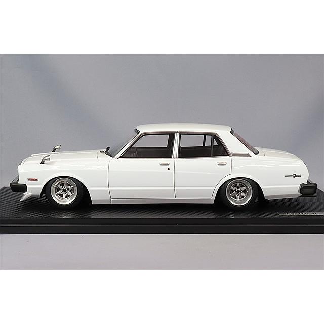 イグニッションモデル 1/18 トヨタ マークII セダン グランデ (MX41) ホワイト/ロンシャンタイプ14インチ |  | 01