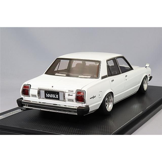 イグニッションモデル 1/18 トヨタ マークII セダン グランデ (MX41) ホワイト/ロンシャンタイプ14インチ |  | 02