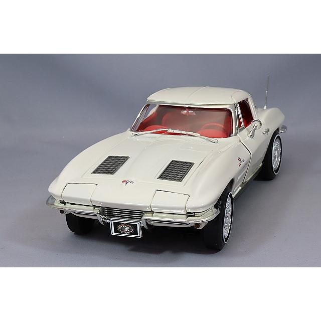 アメリカンマッスル 1/18 1963 シボレー コルベット クーペ アーミン