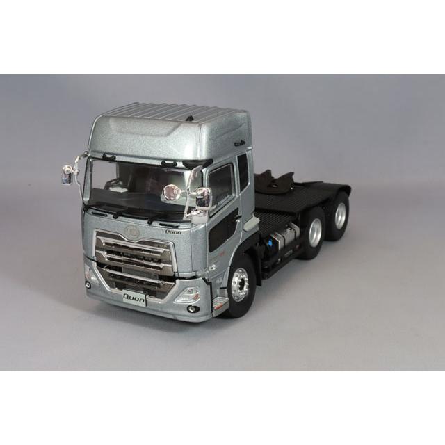 京商 1/43 UD クオン GW 6 x 4 トラクター シルバー : キッド 京商 1/43 UD クオン GW 6 x 4 トラクター シルバー : キッド