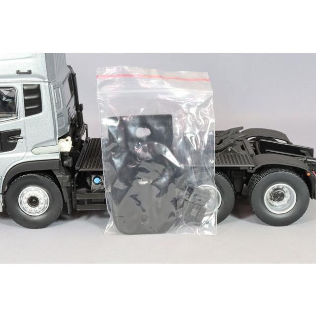 京商 1/43 UD クオン GW 6 x 4 トラクター シルバー : キッド 京商 1/43 UD クオン GW 6 x 4 トラクター シルバー : キッド