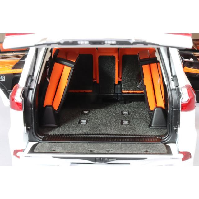新発売 LCD 1/18 レクサス LX 570 全開閉 ホワイト ミニカー LCDモデル 1/18 レクサス LX570 ホワイト