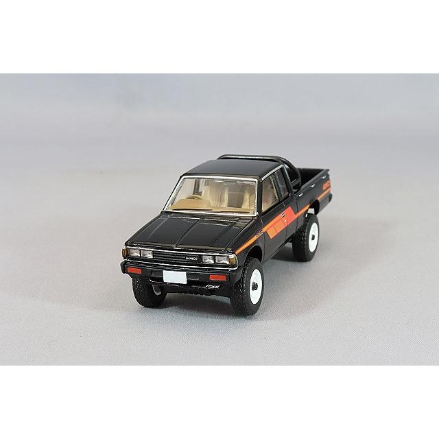 トミカリミテッドヴィンテージ NEO 1/64 ダットサン トラック 4WD