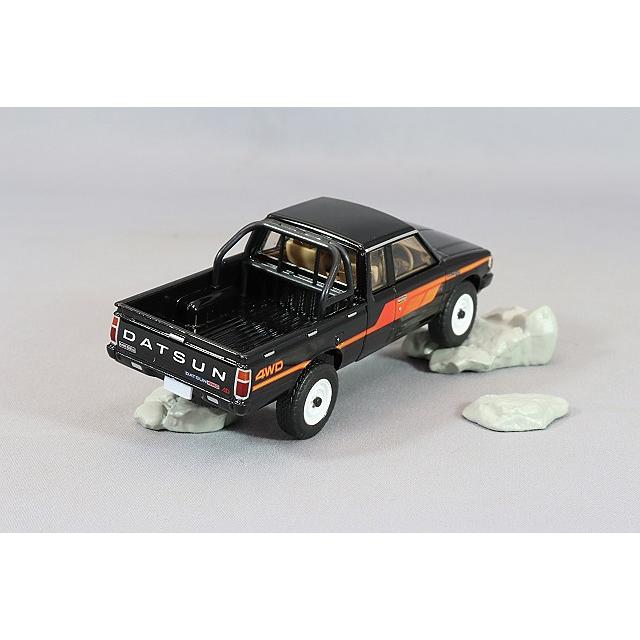 トミカリミテッドヴィンテージ NEO 1/64 ダットサン トラック 4WD