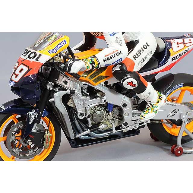 ミニカー/完成品 ミニチャンプス 1/12 ホンダ RC211V 2006 モトGP ワールドチャンピオン ニッキー ヘイデン フィギュア＆フラッグ付｜kidbox｜04