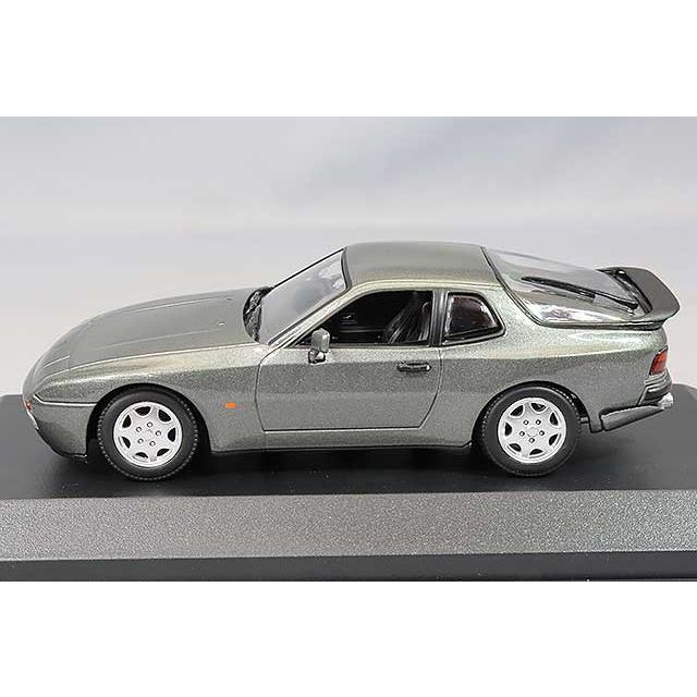 ポルシェ ミニチャンプス ポルシェ マカンS Macans 1/43 Porsche Macan GTS - sports car among SUVs in scale 1:43