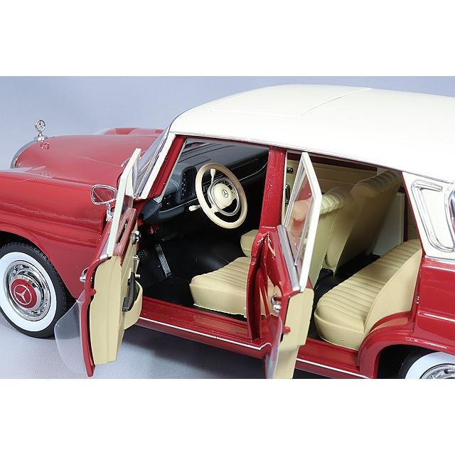 ノレブ 1/18 メルセデスベンツ 200 1966 レッド : キッド ノレブ 1/18 メルセデスベンツ 200 1966 レッド : キッド