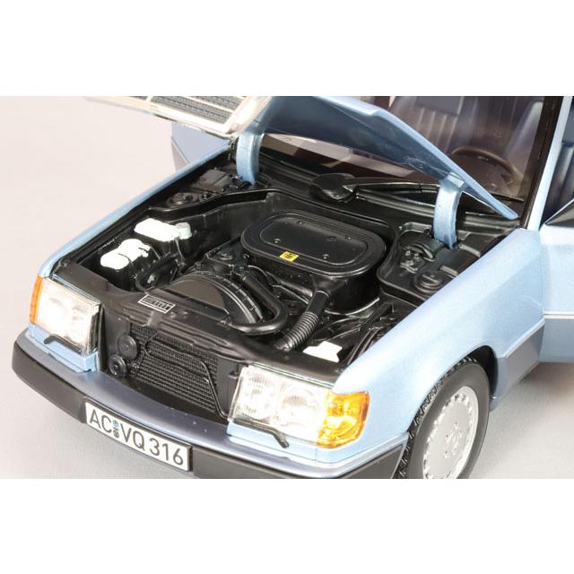 ノレブ 1/18 メルセデスベンツ 230 E 1990 ライトブルーメタリック