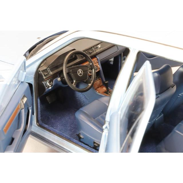 ノレブ 1/18 メルセデスベンツ 230 E 1990 ライトブルーメタリック