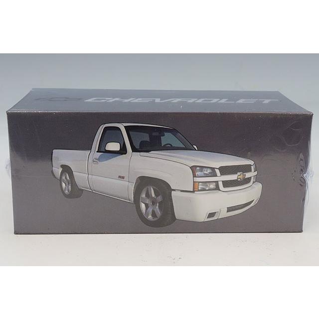 PARA64 1/64 シボレー シルバラード シングルキャブ 2006 サミット