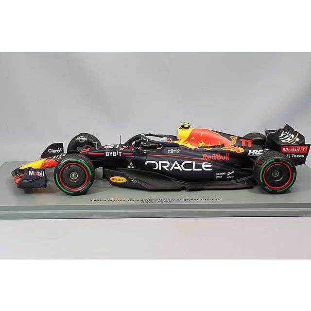 ☆ スパーク 1/18 オラクル レッドブルレーシング RB18 2022 シンガポールGP ウィナー #11 S.ペレス 