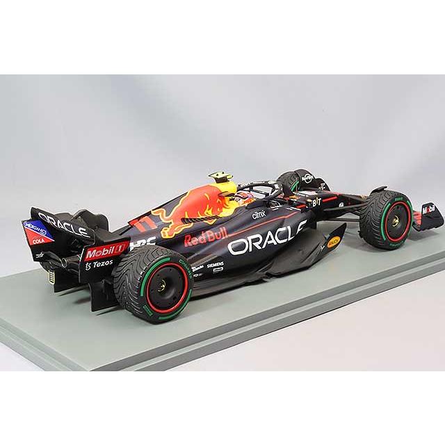 ☆ スパーク 1/18 オラクル レッドブルレーシング RB18 2022 シンガポールGP ウィナー #11 S.ペレス 