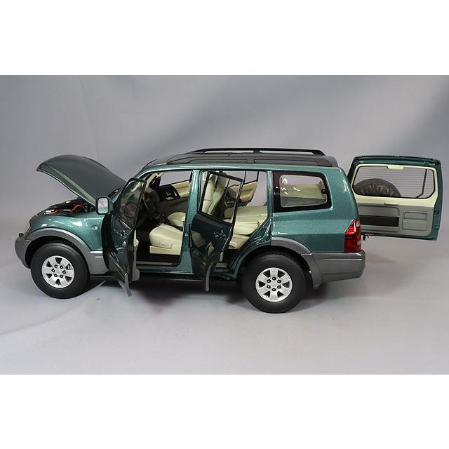 サンスター 1/18 三菱 パジェロ V73 グリーンメタリック 左