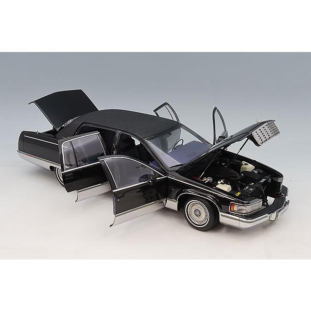 XiaoGuang MODEL 1/18 キャデラック フリートウッド ブラック : キッド