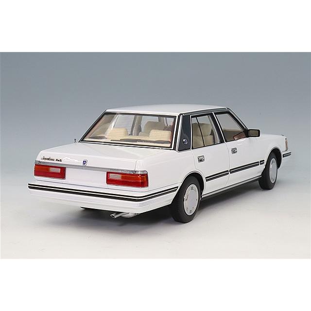 XiaoGuang MODEL 1/18 トヨタ クラウン MS122 ホワイト(内装ベージュ