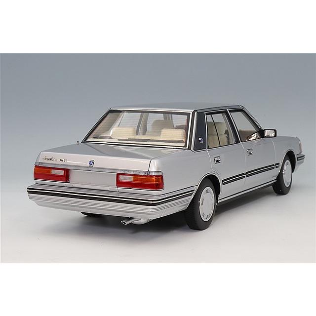 XiaoGuang MODEL 1/18 トヨタ クラウン MS122 シルバー/内装ベージュ