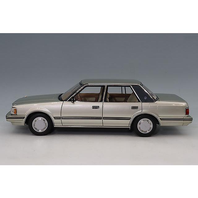 XiaoGuang MODEL 1/18 トヨタ クラウン MS122 ゴールド : キッド