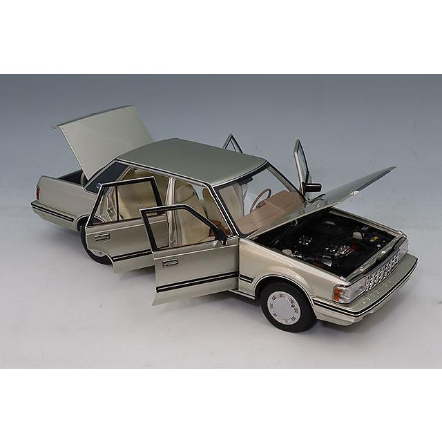 XiaoGuang MODEL 1/18 トヨタ クラウン MS122 ゴールド : キッド