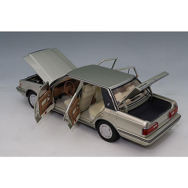 XiaoGuang MODEL 1/18 トヨタ クラウン MS122 ゴールド : キッド
