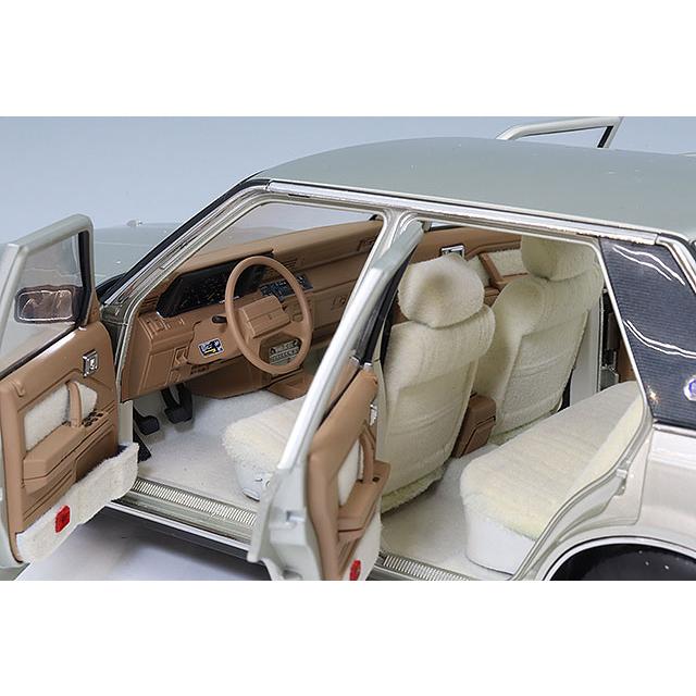 XiaoGuang MODEL 1/18 トヨタ クラウン MS122 ゴールド : キッド