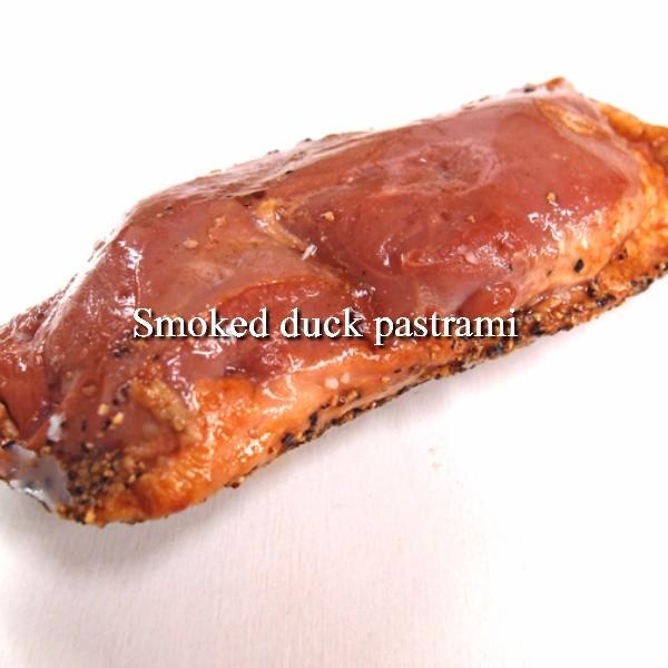 合鴨パストラミ×3個1本200g Duck smoked pastrami 黒胡椒香る合鴨パストラミ。オードブル　パーティにいかがでしょうか♪　かも肉｜kielbasa-japan｜06