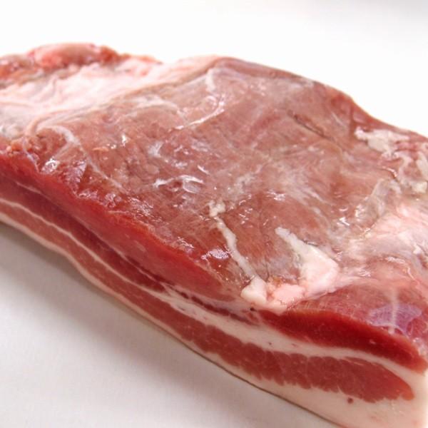 744円 本店は 皮付豚バラ肉 三枚肉 ブロック約1kg 豚肉ばら1kg skin on pork belly