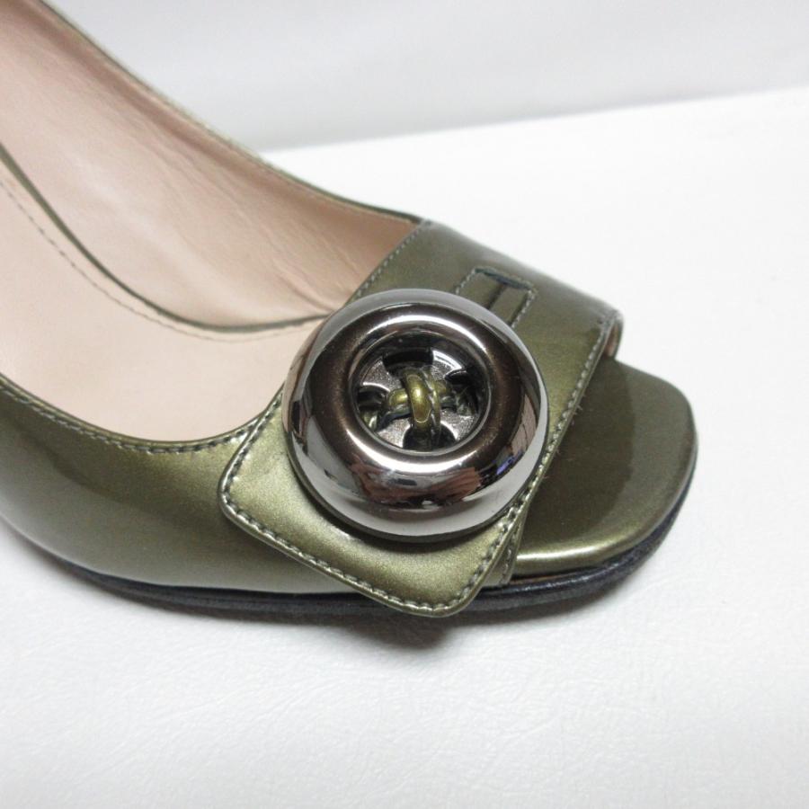 PRADA（プラダ） 美品 パテント レザー ボタンデザイン チャンキー