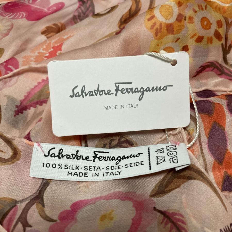 Salvatore Ferragamo 花柄スカーフ ピンク系 良品 Salvatore Ferragamo